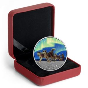 canada-dog-sledding-under-the-northern-lights-silber-koloriert-etui